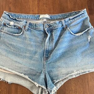 Abercrombie&Fitch Curve Love The Mom Short High Rise